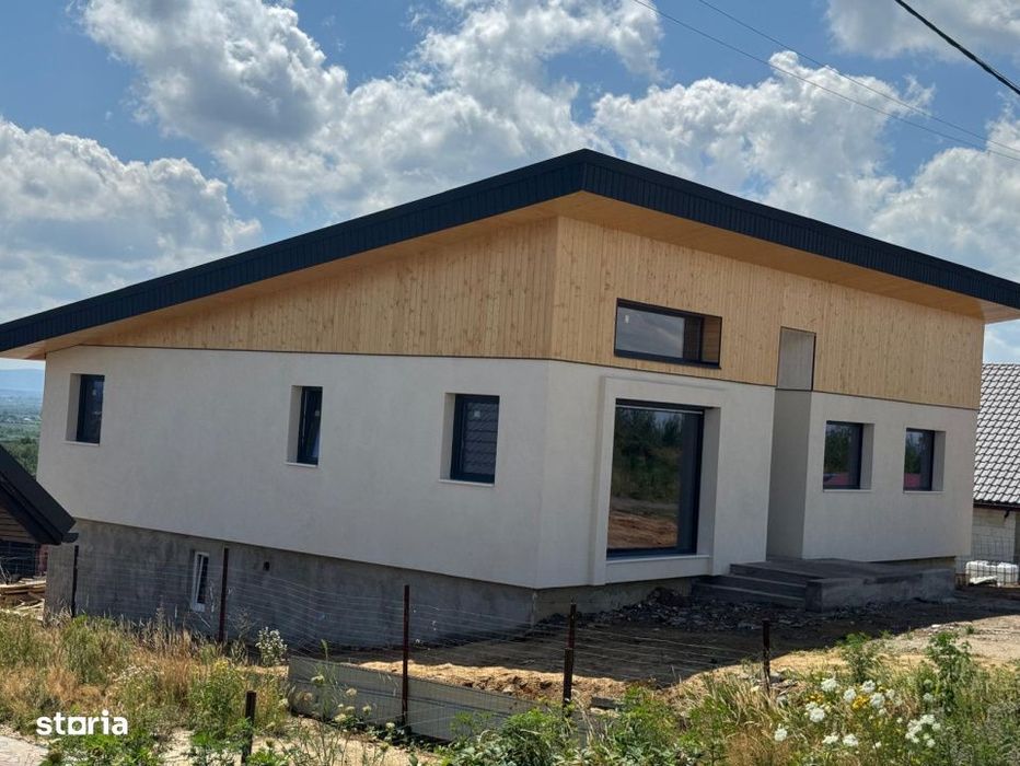 Casa cu priveliste deosebita – 232 mp + terasa 50 mp | Teren 5 ari |