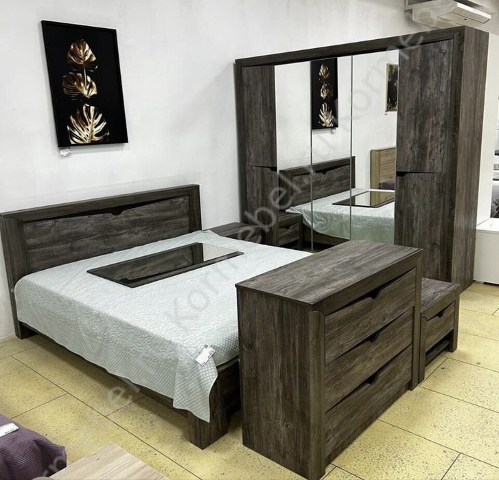 Продам спальный гарнитур