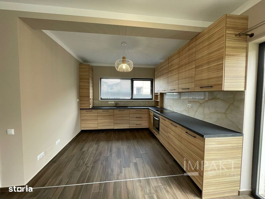 Casă / Vilă cu 4 camere de închiriat - Dezmir