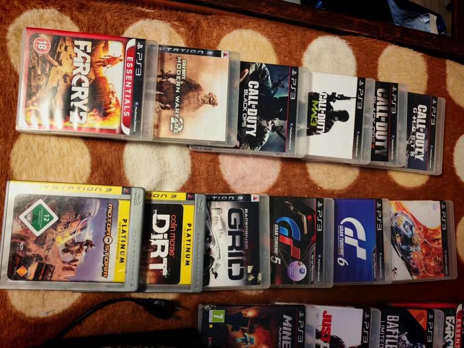 Vând joc PS3 plus 3console plus 23 de jocuri