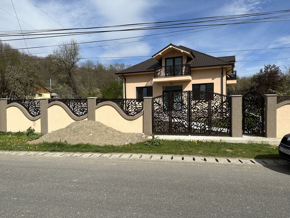 Porti garduri metalice