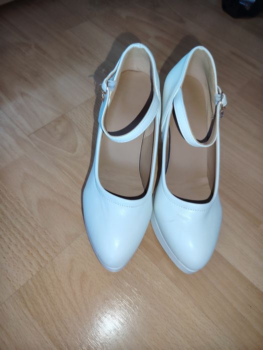 Pantofi eleganti albi