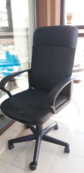 Стол за бюро, въртящ се, на колелца, черен