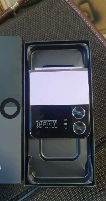 Vand telefon cu 4 sim-uri simultan !!!