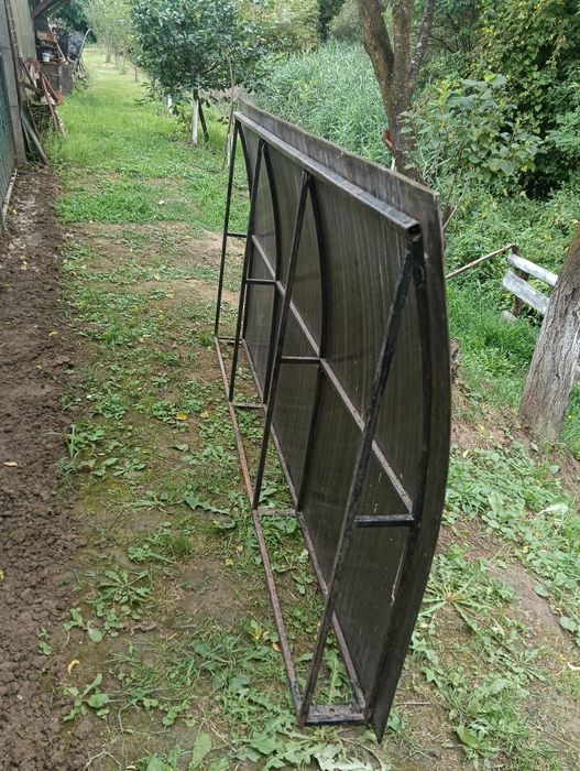 Copertină policarbonat 2.10m×1.07m cu structură metalică solidă