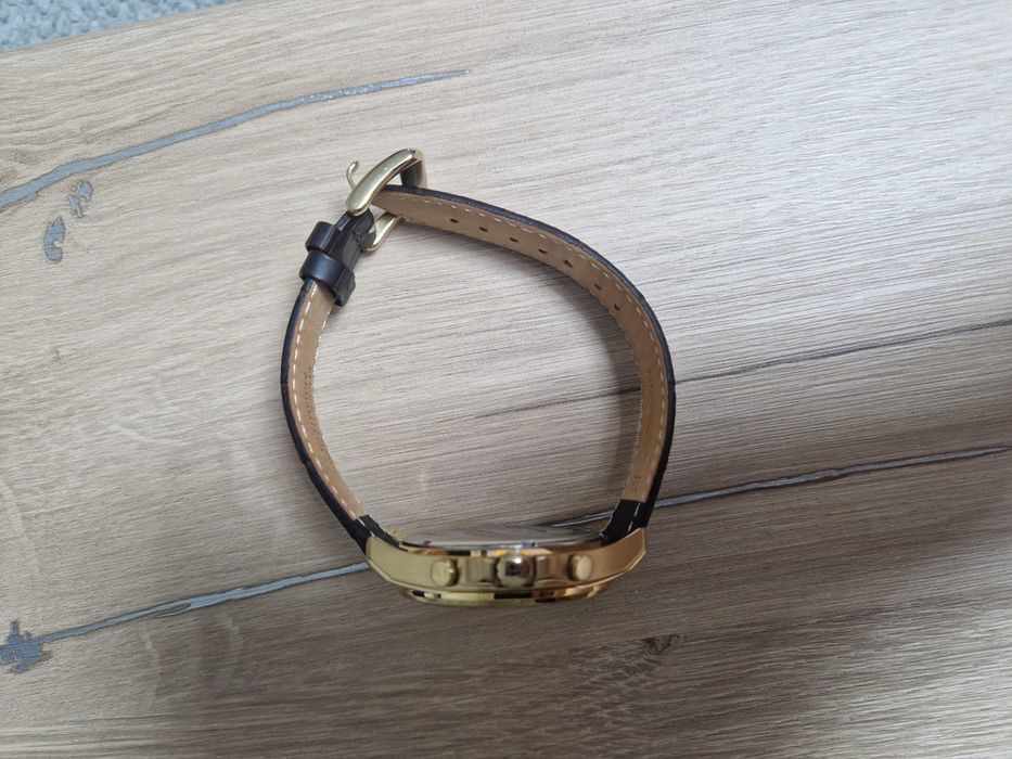 Продам часы в отличном состоянии