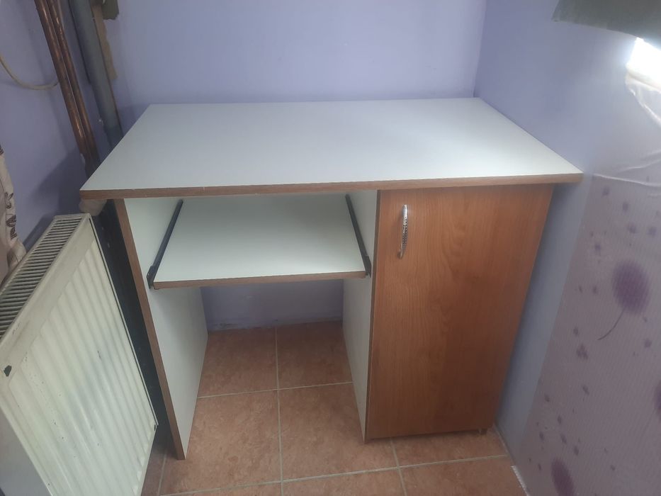 Vand birou in stare buna 100