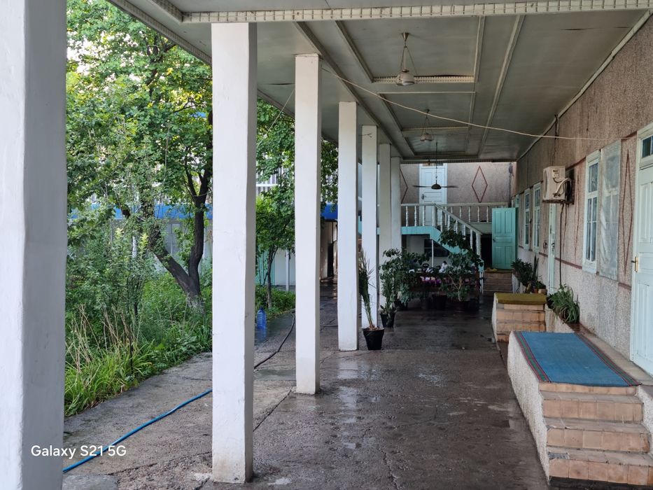 Srochna Ikki qavatli kotta xovli sotiladi.