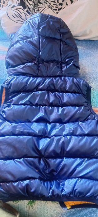 Безрукавка детская, на 3,4 года.