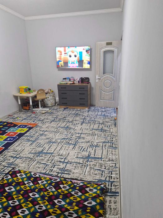 Продаю 2 комнатную  квартиру  в хорошем  районе