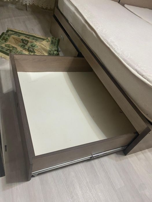 Продам кровать с матрасом