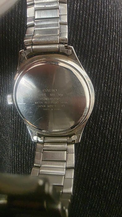 Часовник casio quartz