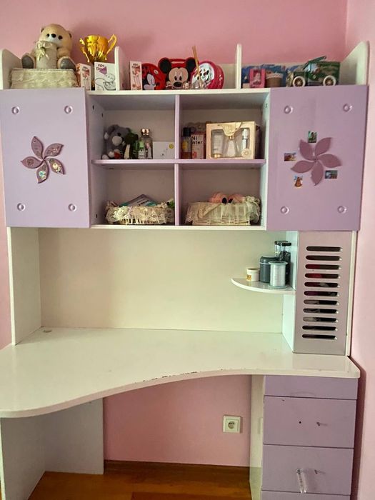 Лаконичный комплект мебели в детскую: парта + кровать