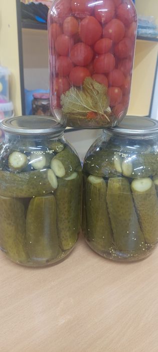Продам маринованые огурцы,  помидоры .