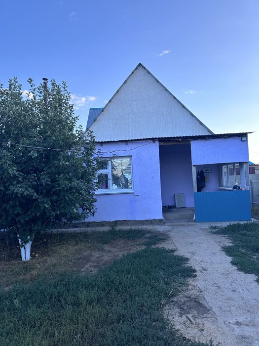 Үй сатылады! Аулада 2 үй қатар орналасқан