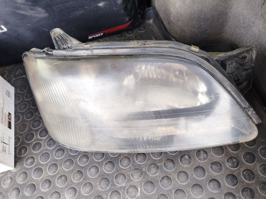 Фара на Субару б4