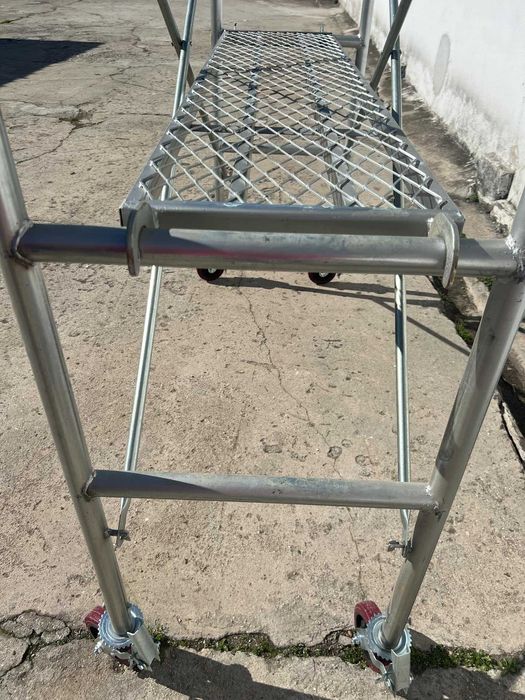 Мобилно скеле на колела