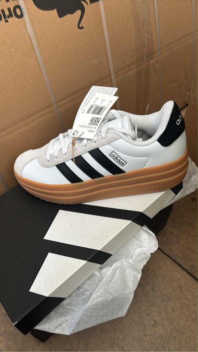 Маратонки Adidas