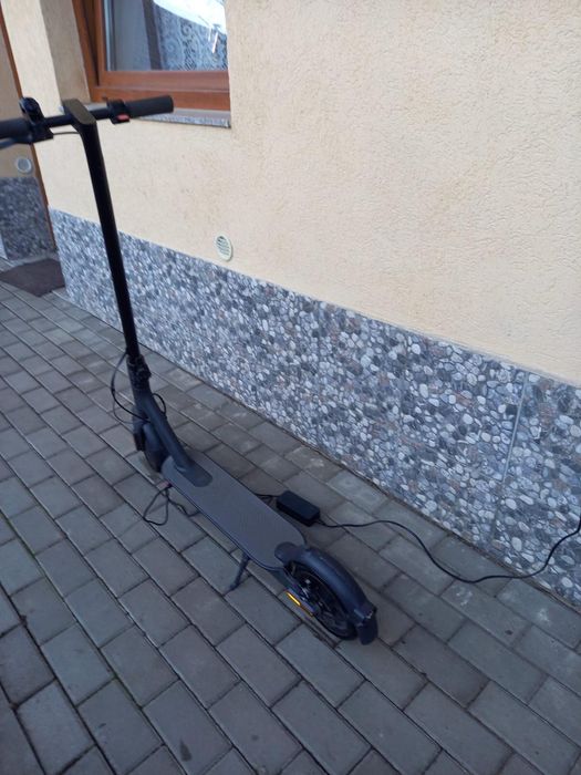Trotinetă electrică - stare impecabilă