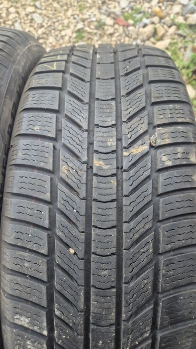 Продавам 2бр гуми Континентал 215 55 17