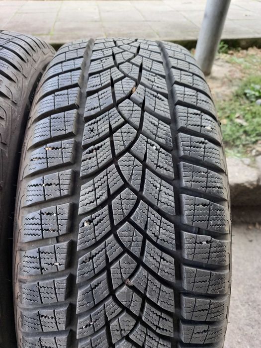 215/55 R17 GOODYEAR UltraGrip