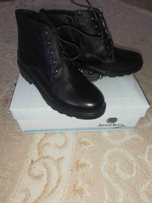 новые демисезонные кожаные ботинки