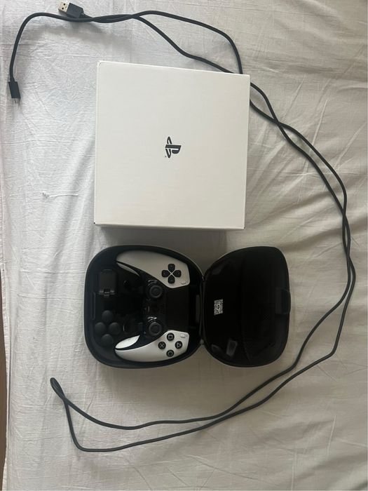 Vând PS5 împreună cu Controller dualsense Edge
