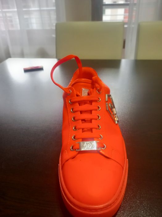 Продавам обувки марка Филип Плейн