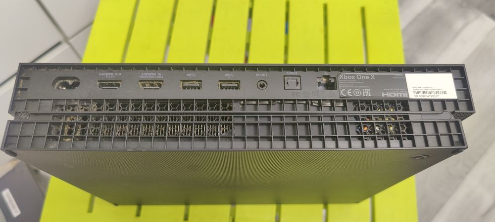 Xbox One X 1TB – FC 26 instalat + 1 controller