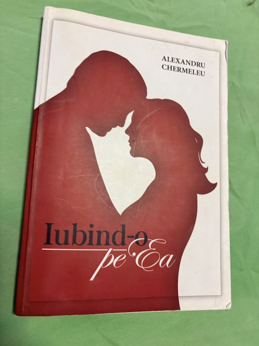 Carte Iubind-o pe ea