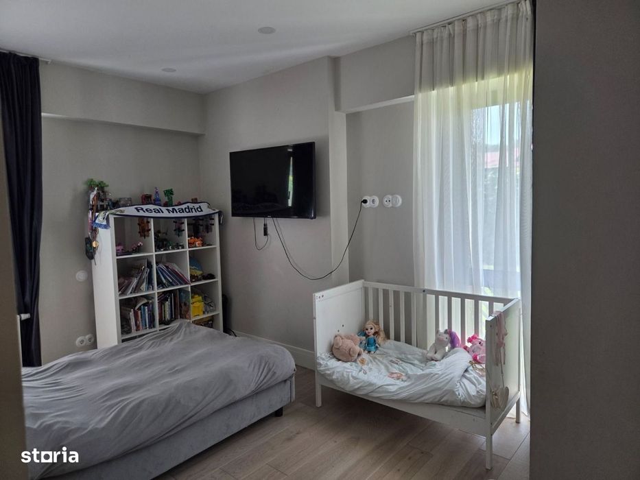 Apartament cu 4 camere si curte privata exclusiva