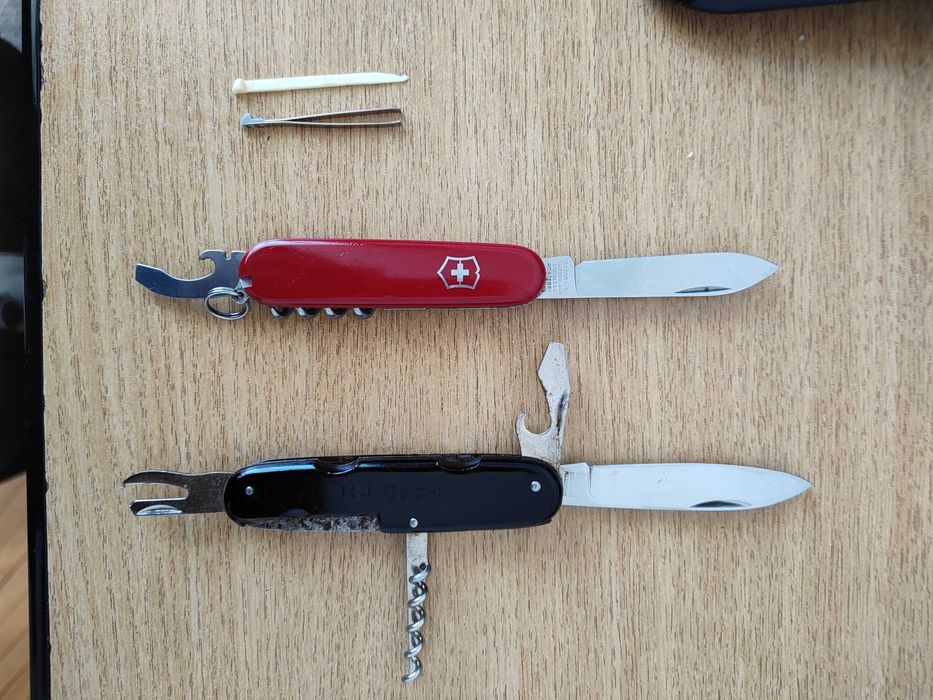 De vanzare doua bricege                          multifunctionale Victorinox si Solingen