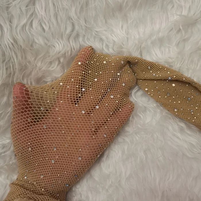 Dresuri cu paiete nude