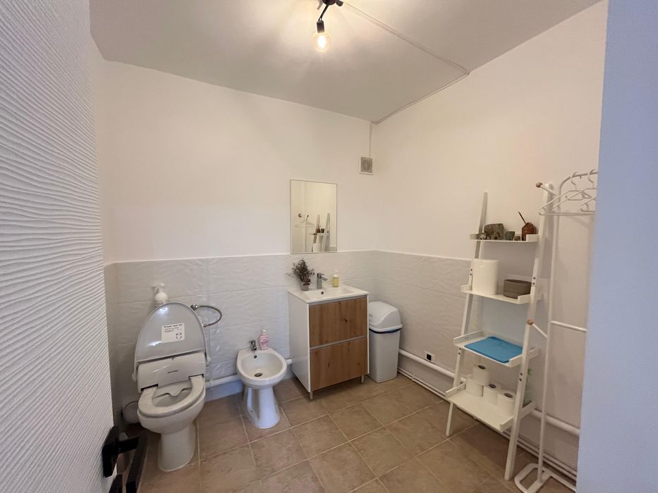 Vand apartament demisol, zona eminescu, proprietar