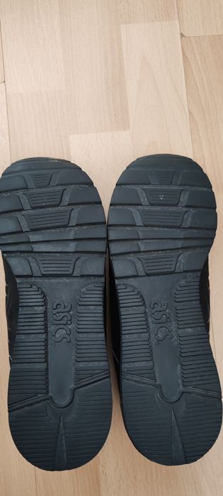 Adidași Asics Gel-Lyte III "Triple Black" mărimea 41.5 (26 cm) - Ca noi