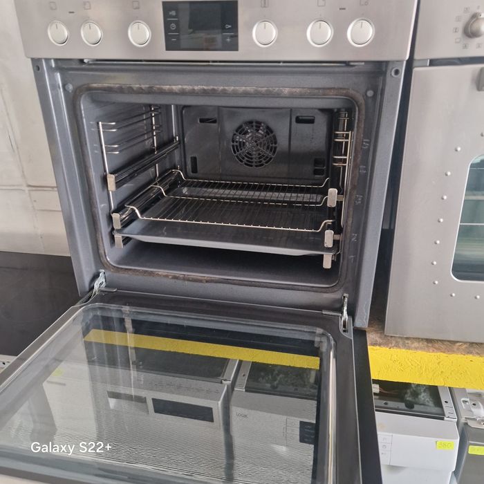 Компактна фурна и плот за вграждане BOSCH Pyrolyse