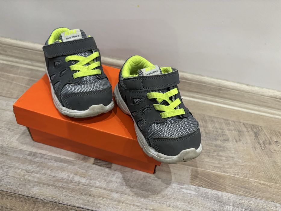 Маратонки Nike.