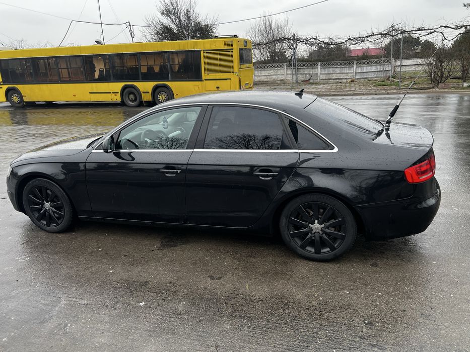 Vand AUDI A4 B8 2.0TDI