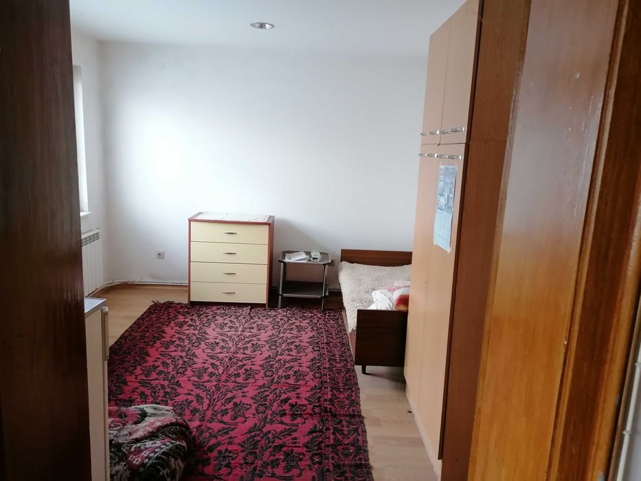 Къща с двор, кв.Волуяк