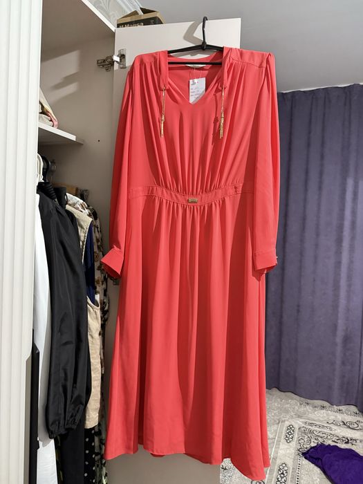 Продам платья разные