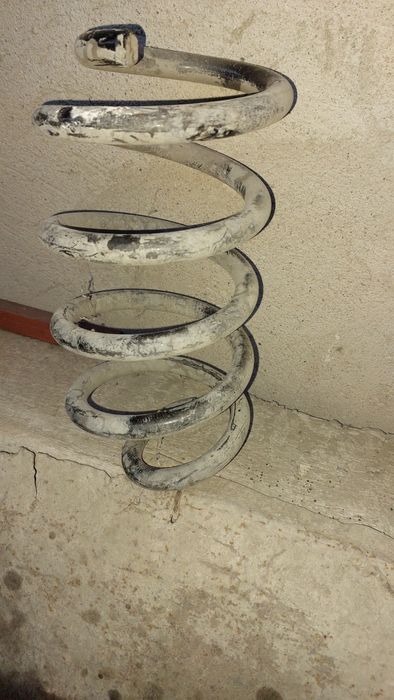 Продам пружину заднию.