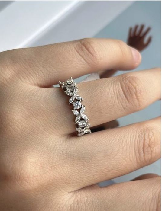 Кольцо серебряное женское.