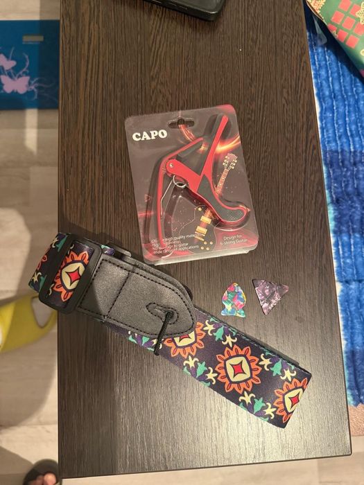 Продам гитару новую