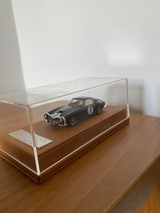 Ferrari 250 SWB 1:64