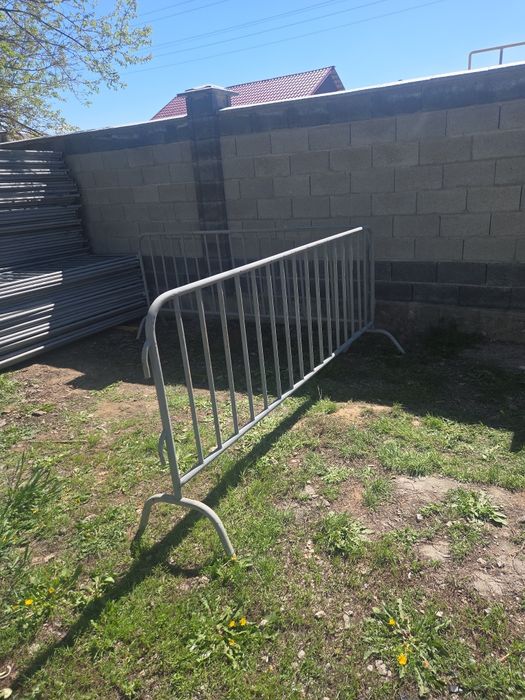 Сдам в аренду фан барьеры 150 шт !