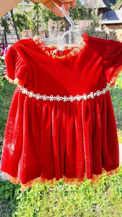 Rochita de catifea, superba, marimea 68.