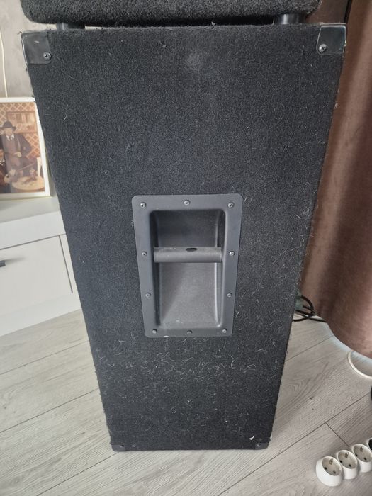 Boxe 250W, doua cai, difuzoare 15”, marca spaniola.