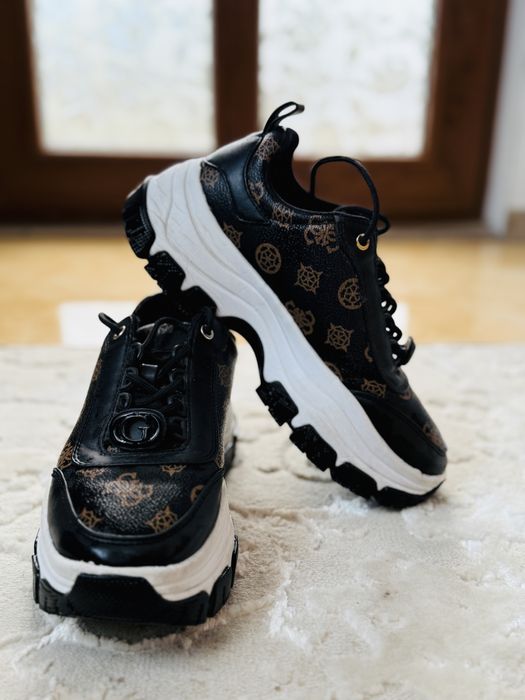 Vând sneakers GUESS originali, purtati o singura dată, mărime 36