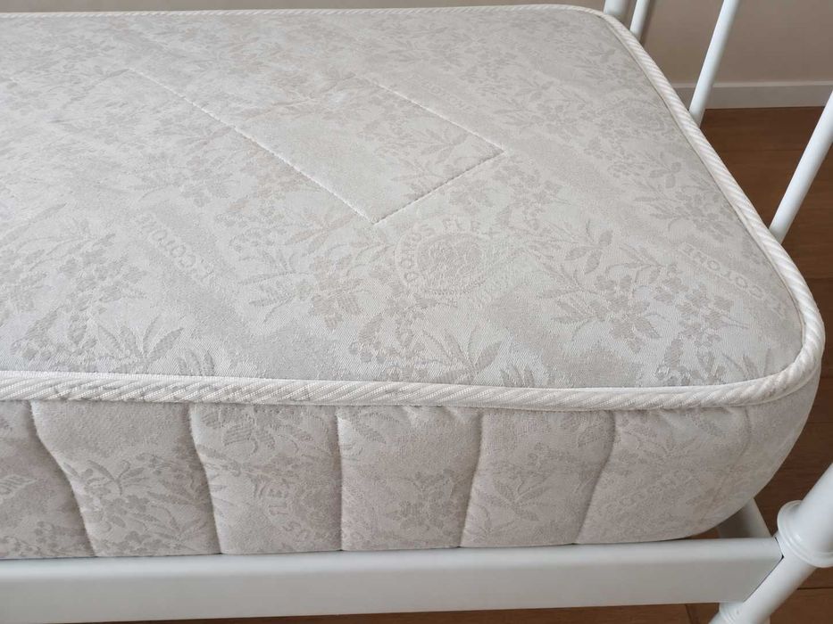 Pat IKEA metalic alb 97 x 106 x 209 cm, cu somiera rabatabila si saltea