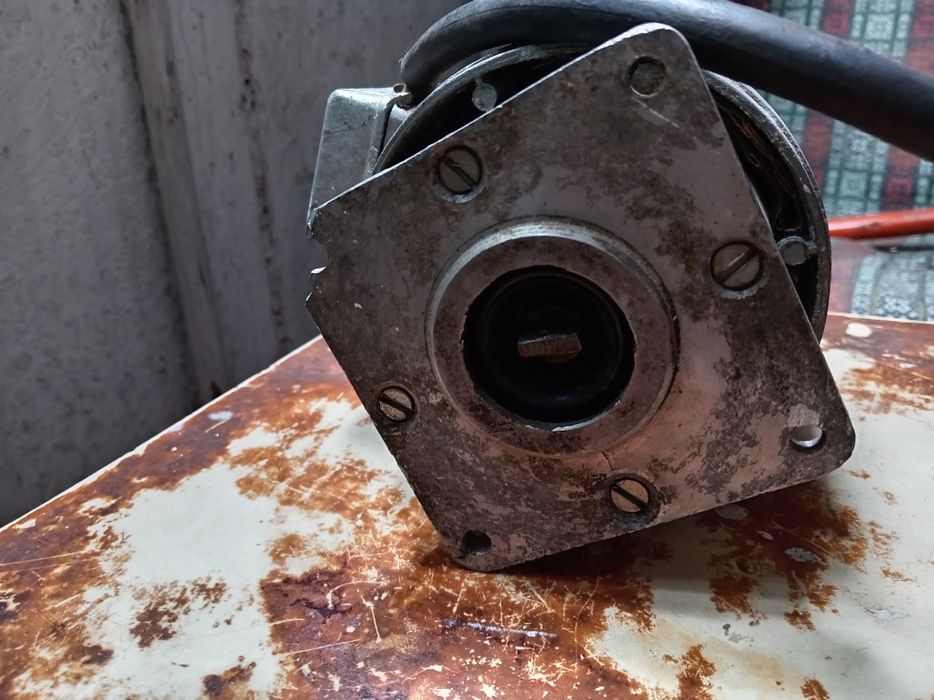 Продам электродвигатель, параметры на пластинке